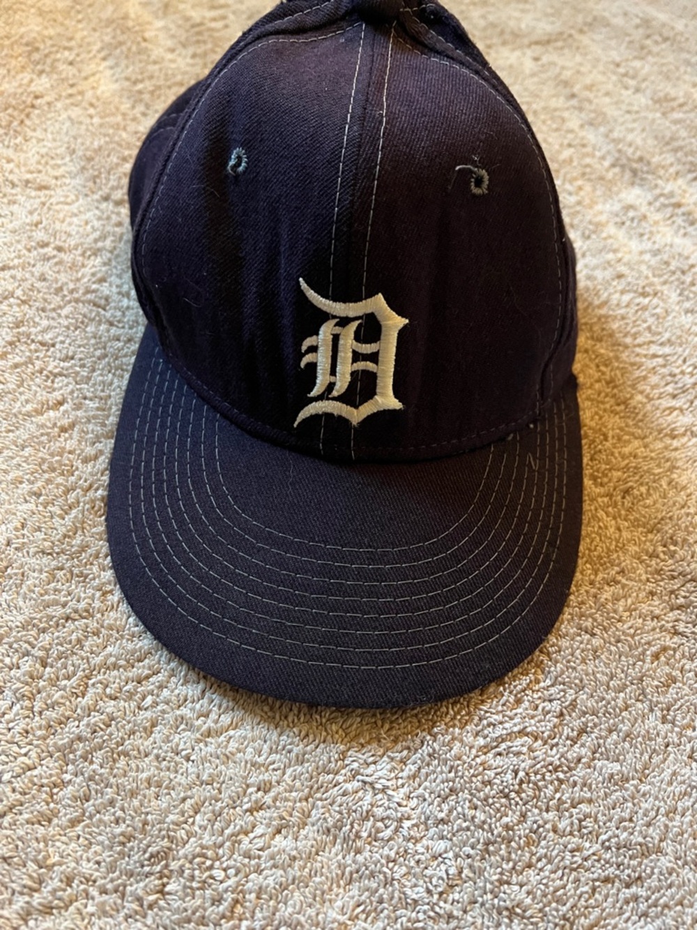 Vintage Embroidering'D' Logo Men's Baseball Fitter Cap - Navy